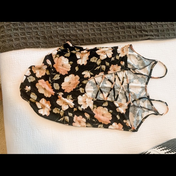 American Eagle floral bodysuit, Size L - Picture 2 of 2
